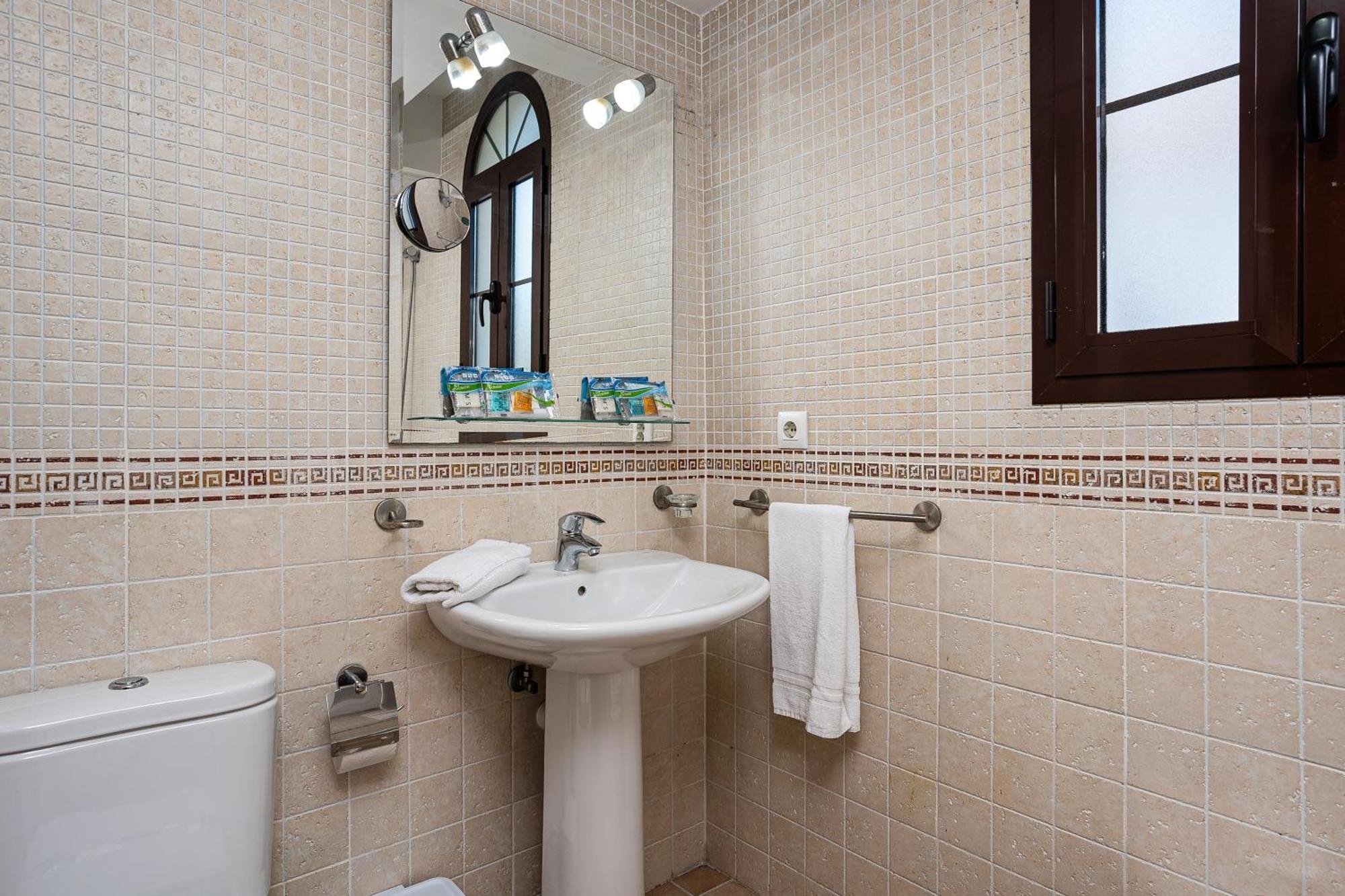 Apartamento Familiar Muy Soleado Cerca De La Playa Y Parking Incluido Chiclana de la Frontera Esterno foto