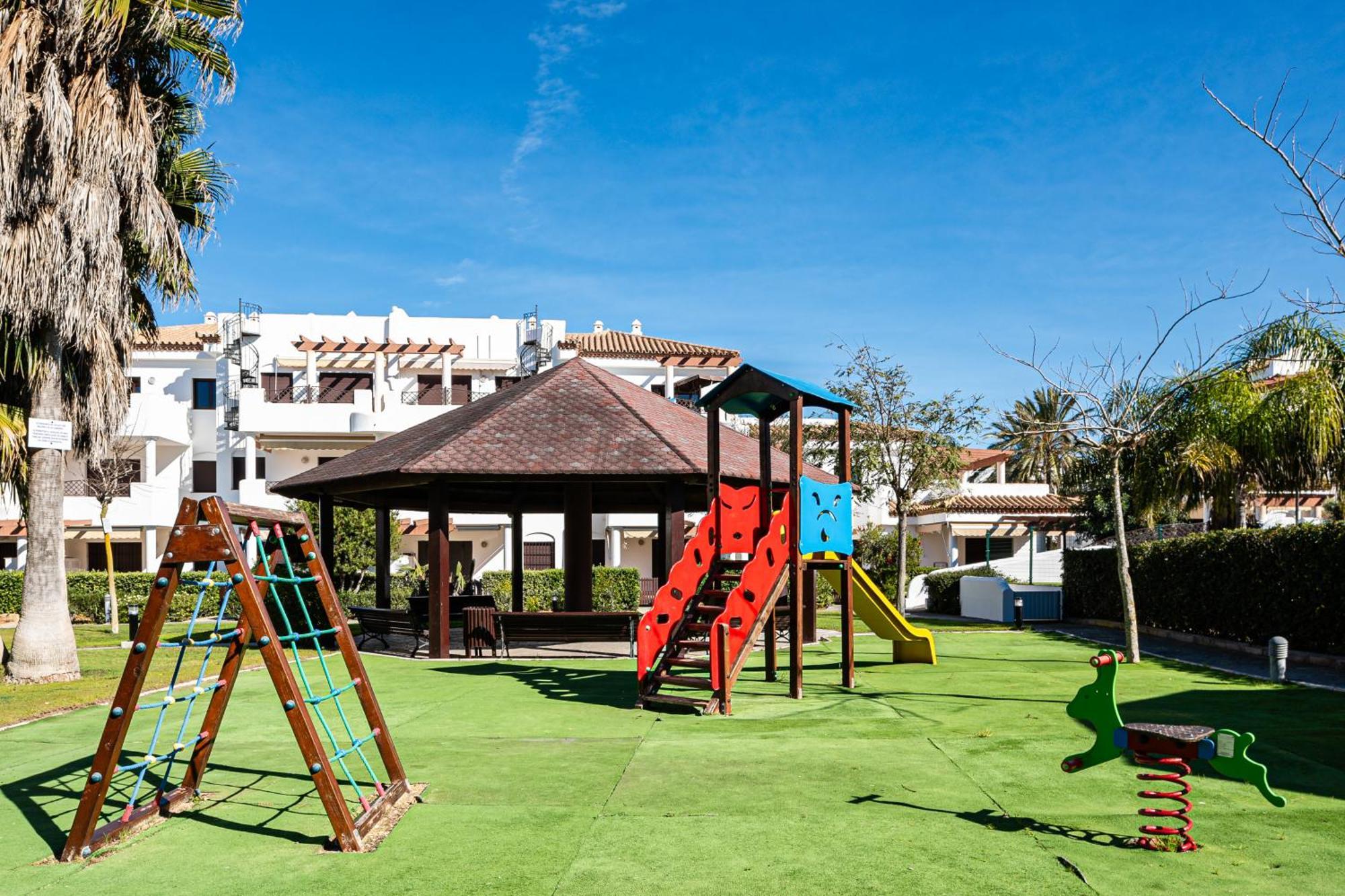 Apartamento Familiar Muy Soleado Cerca De La Playa Y Parking Incluido Chiclana de la Frontera Esterno foto